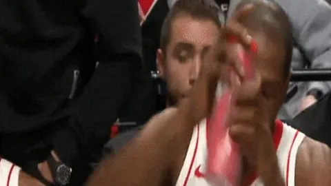 “湖人交易得到拉塞尔，力促打造顶级五人阵容实力提升”